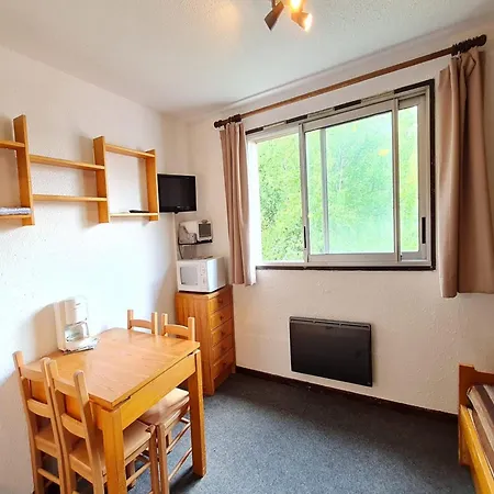 For 2 Guests, Les Duex Alpes Apartment *